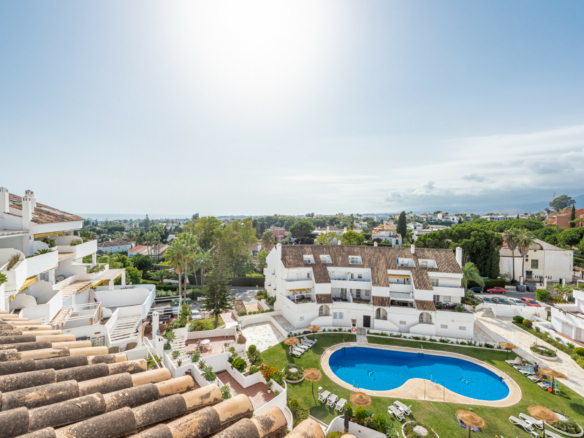 Nueva Andalucia – Reformed 3B Penthouse – Sea Views