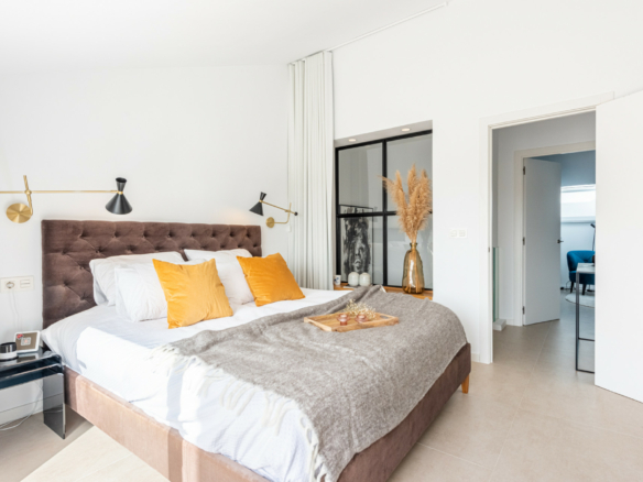 Nueva Andalucia – Reformed 3B Penthouse – Sea Views