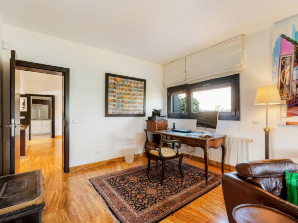 Nueva Andalucia  – 4B Modern villa – Central