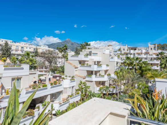 Nueva Andalucia – 2B Penthouse – Central – Key ready