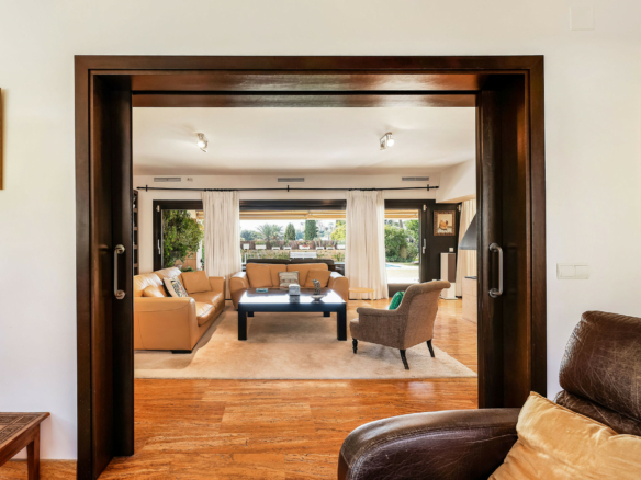 Nueva Andalucia  – 4B Modern villa – Central