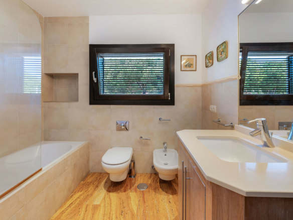 Nueva Andalucia  – 4B Modern villa – Central