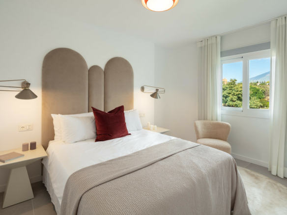 Nueva Andalucia  – 3B Penthouse – Sea Views