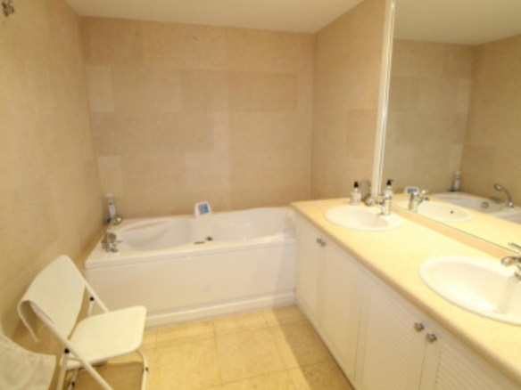 Nueva Andalucia – 2B Garden Apt –  Central – Gated