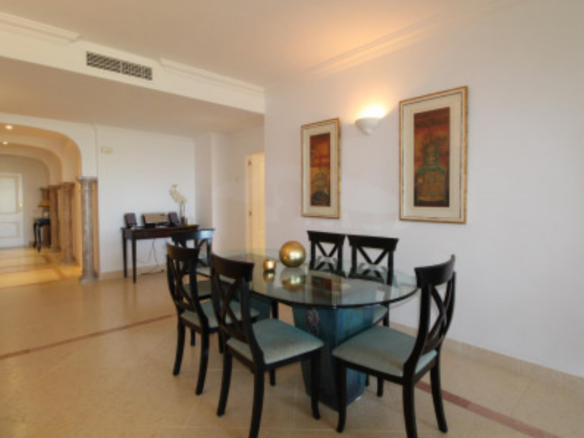 Nueva Andalucia – 2B Garden Apt –  Central – Gated