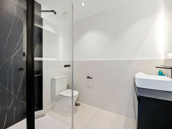 Nueva Andalucia – 3B Garden Apt.- Reformed