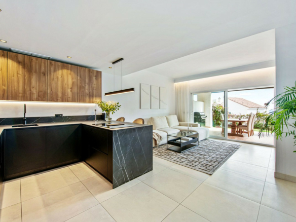 Nueva Andalucia – 3B Garden Apt.- Reformed