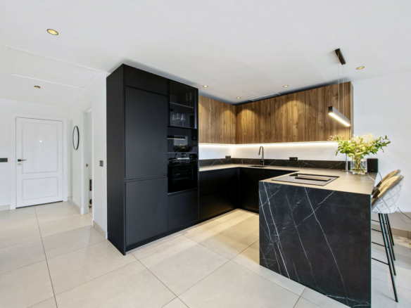 Nueva Andalucia – 3B Garden Apt.- Reformed