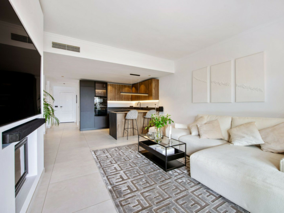 Nueva Andalucia – 3B Garden Apt.- Reformed
