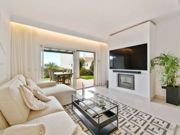 Nueva Andalucia – 3B Garden Apt.- Reformed