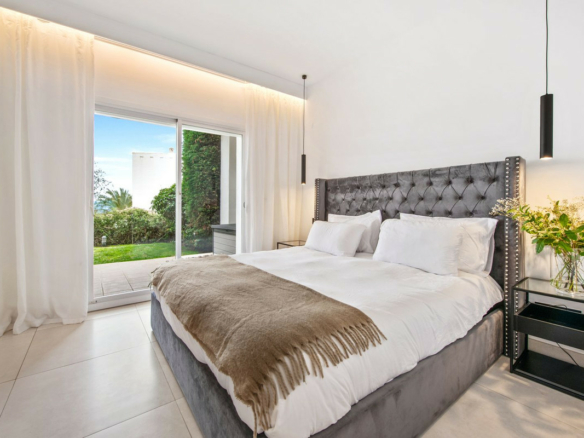 Nueva Andalucia – 3B Garden Apt.- Reformed