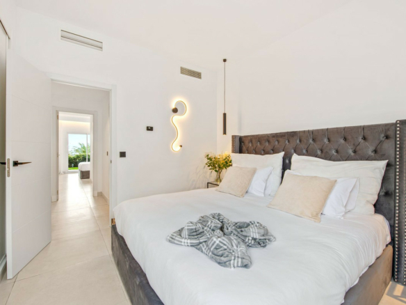 Nueva Andalucia – 3B Garden Apt.- Reformed
