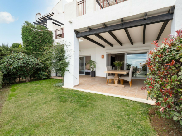 Nueva Andalucia – 3B Garden Apt.- Reformed