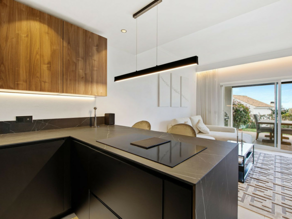 Nueva Andalucia – 3B Garden Apt.- Reformed