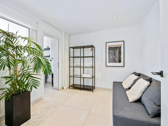 Nueva Andalucia – 3B Garden Apt.- Reformed