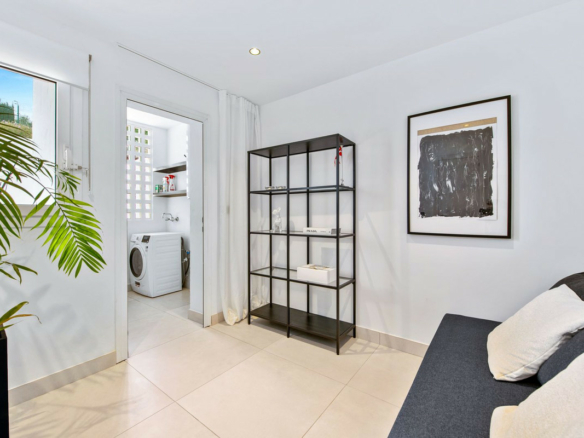 Nueva Andalucia – 3B Garden Apt.- Reformed