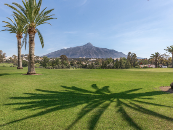 Nueva Andalucia – 3B Garden Apt – Sea Views