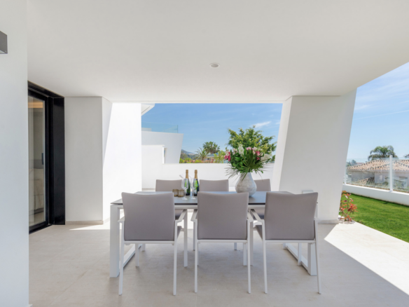 Nueva Andalucia – 3B Garden Apt – Sea Views