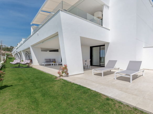 Nueva Andalucia – 3B Garden Apt – Sea Views