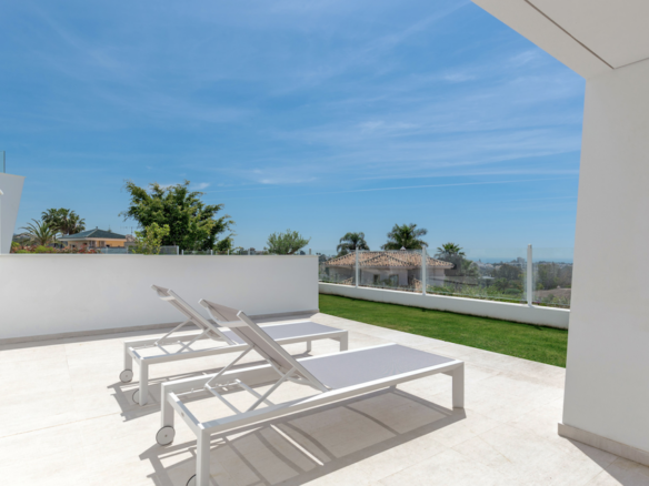 Nueva Andalucia – 3B Garden Apt – Sea Views