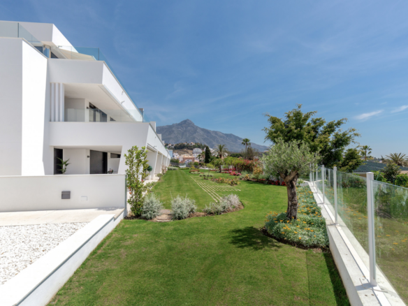 Nueva Andalucia – 3B Garden Apt – Sea Views