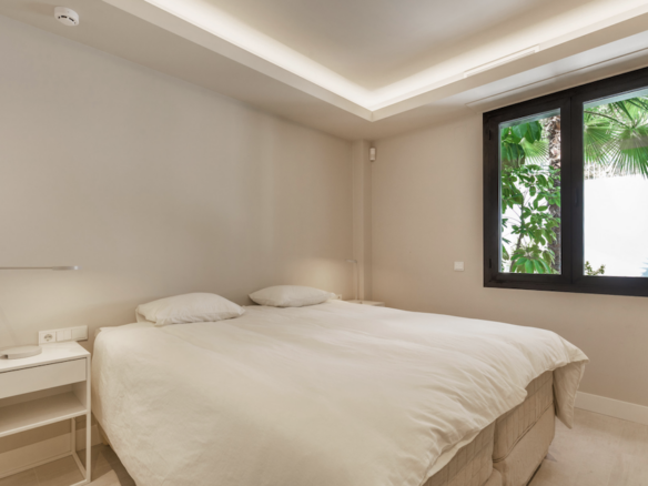 Nueva Andalucia – 3B Garden Apt – Sea Views