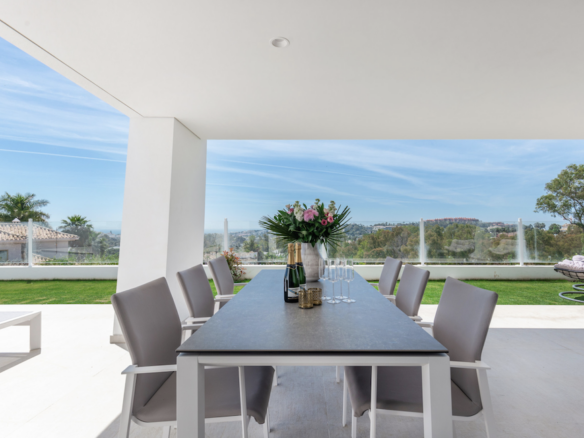 Nueva Andalucia – 3B Garden Apt – Sea Views