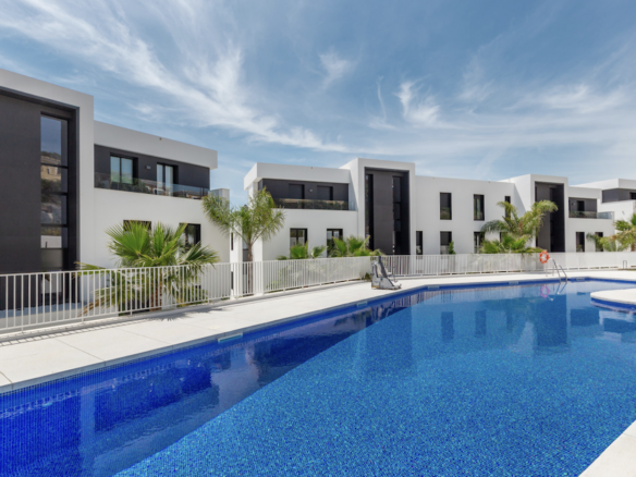 Nueva Andalucia – 3B Garden Apt – Sea Views