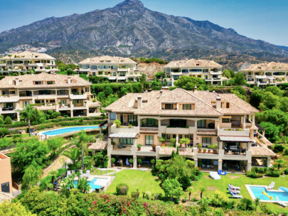 Nueva Andalucia – 3B Luxury Garden Apt – Gated – Gym