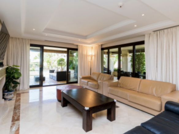Nueva Andalucia – 3B Luxury Garden Apt – Gated – Gym