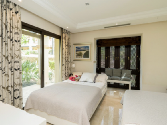 Nueva Andalucia – 3B Luxury Garden Apt – Gated – Gym