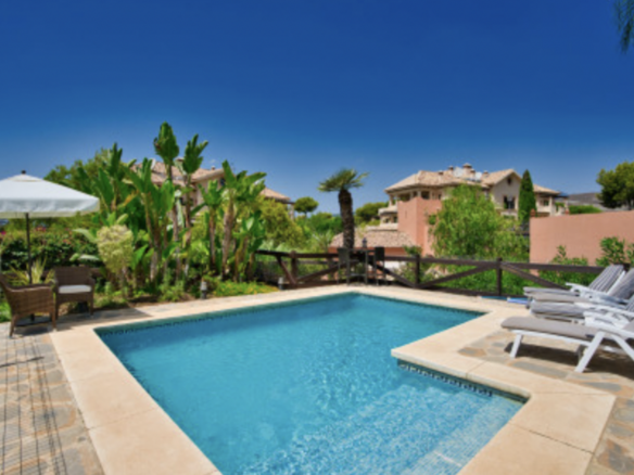 Nueva Andalucia – 3B Luxury Garden Apt – Gated – Gym