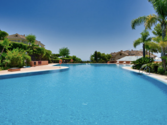 Nueva Andalucia – 3B Luxury Garden Apt – Gated – Gym