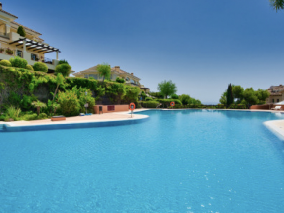 Nueva Andalucia – 3B Luxury Garden Apt – Gated – Gym