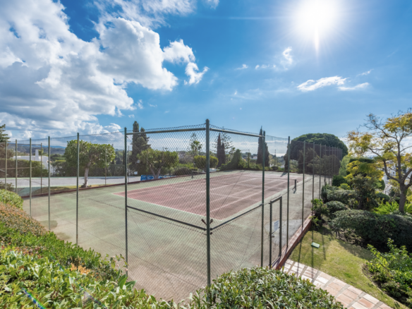 Wanted -Nueva Andalucia  -3B Townhouse – Tennis -1st Line Golf