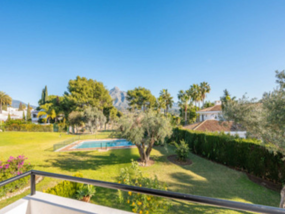Nueva Andalucia  -3B Townhouse – Great Family Home