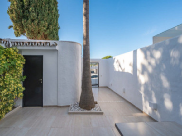 Nueva Andalucia  -3B Townhouse – Great Family Home