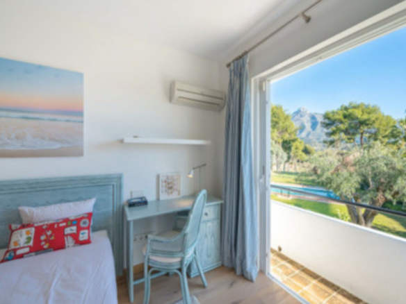 Nueva Andalucia  -3B Townhouse – Great Family Home