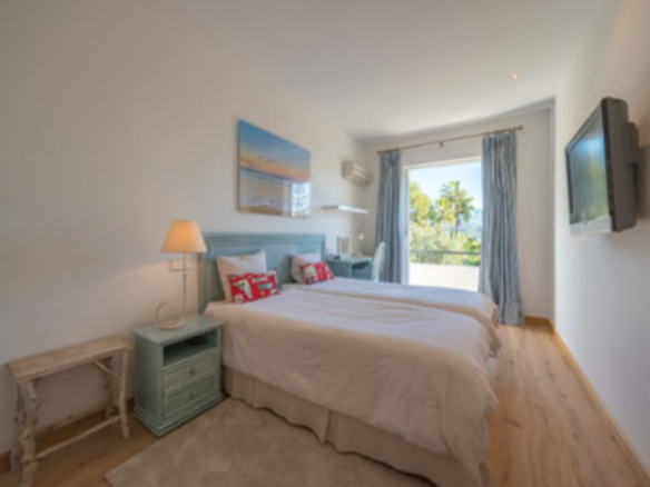 Nueva Andalucia  -3B Townhouse – Great Family Home