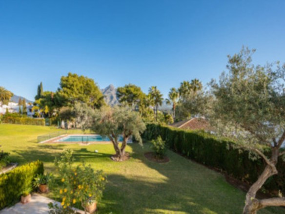 Nueva Andalucia  -3B Townhouse – Great Family Home