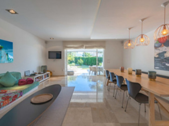 Nueva Andalucia  -3B Townhouse – Great Family Home
