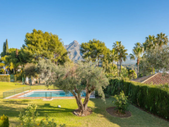 Nueva Andalucia  -3B Townhouse – Great Family Home