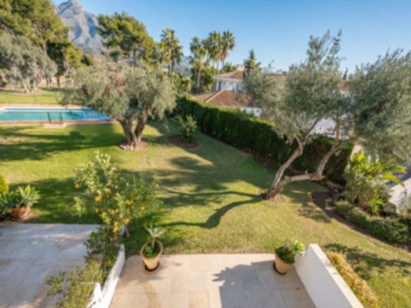 Nueva Andalucia  -3B Townhouse – Great Family Home