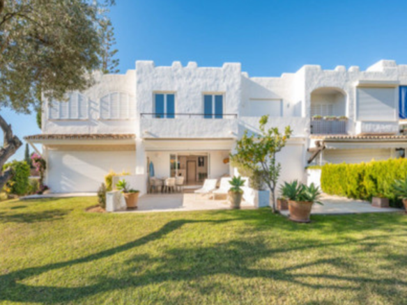 Nueva Andalucia  -3B Townhouse – Great Family Home