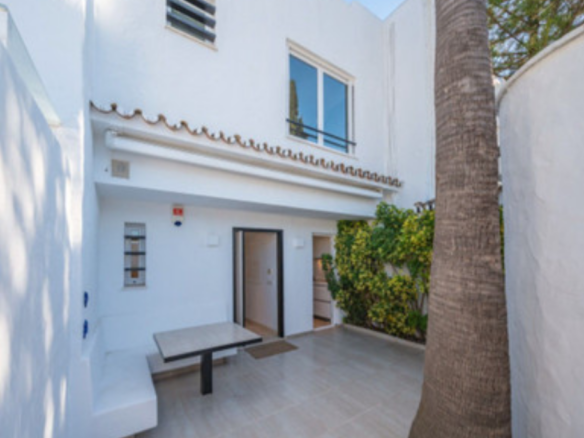Nueva Andalucia  -3B Townhouse – Great Family Home