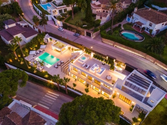 🏠✨ SOLD – Nueva Andalucía – 5B Modern Villa – Central 🌟