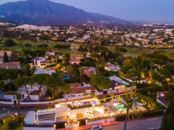 🏠✨ SOLD – Nueva Andalucía – 5B Modern Villa – Central 🌟