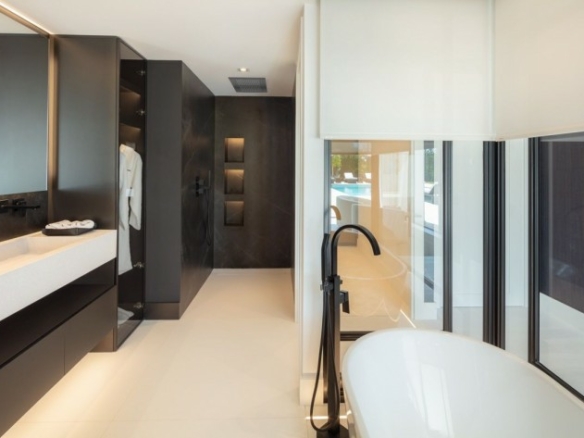 🏠✨ SOLD – Nueva Andalucía – 5B Modern Villa – Central 🌟