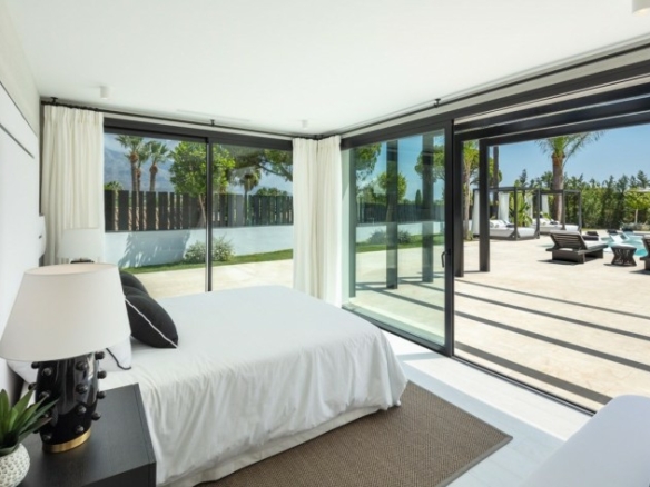🏠✨ SOLD – Nueva Andalucía – 5B Modern Villa – Central 🌟