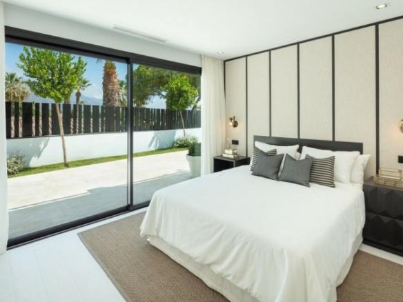 🏠✨ SOLD – Nueva Andalucía – 5B Modern Villa – Central 🌟